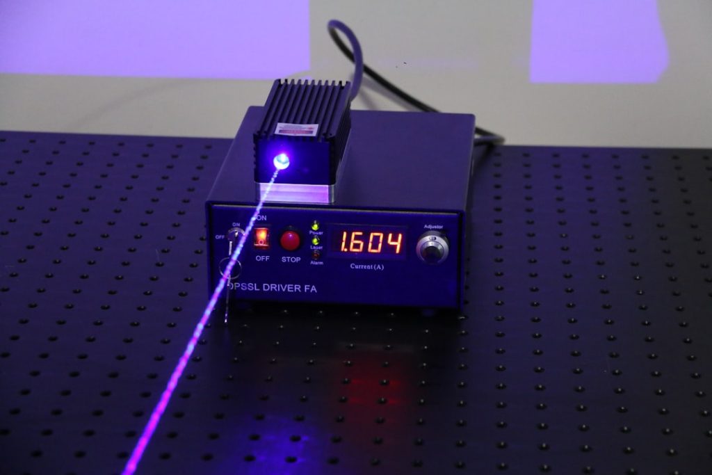 Purple laser light device
